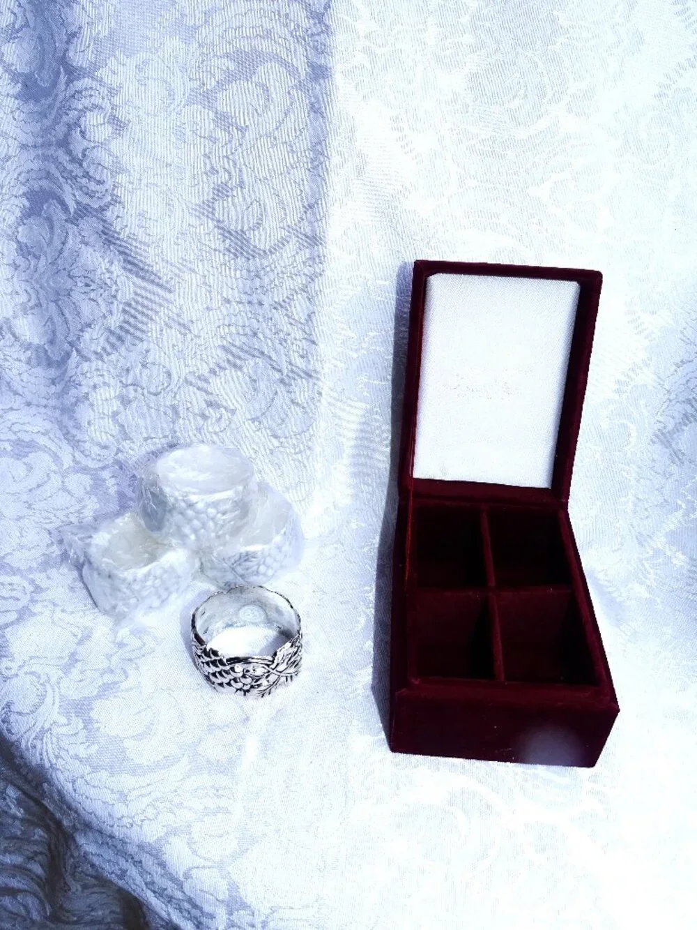 Godinger Silver Treasures Grape Pattern Napkin Rings Set of 4 New